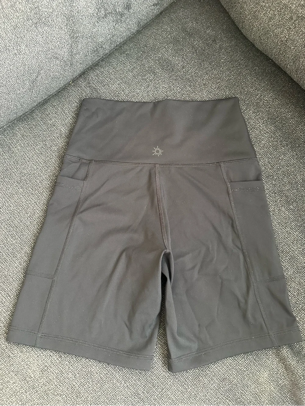 Offline by Aerie Goals 7" Pocket Shorts - Picture 2 of 3